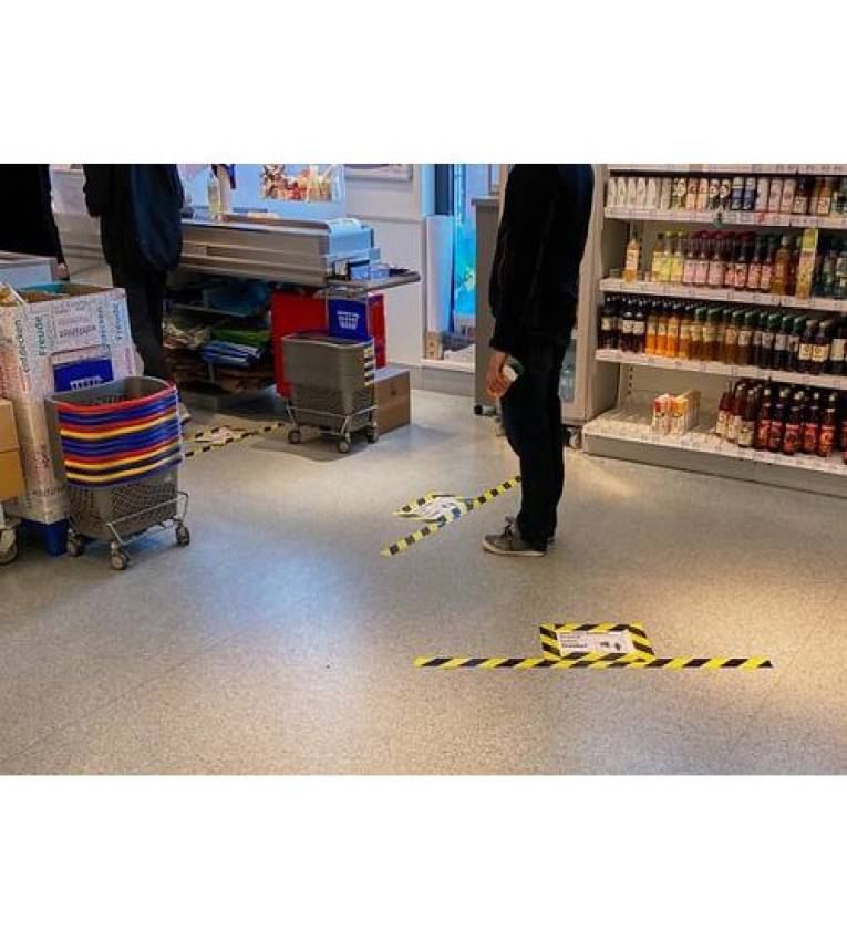 Rouleau adhésif universel pour le marquage d'objets 33m jaune/noir
